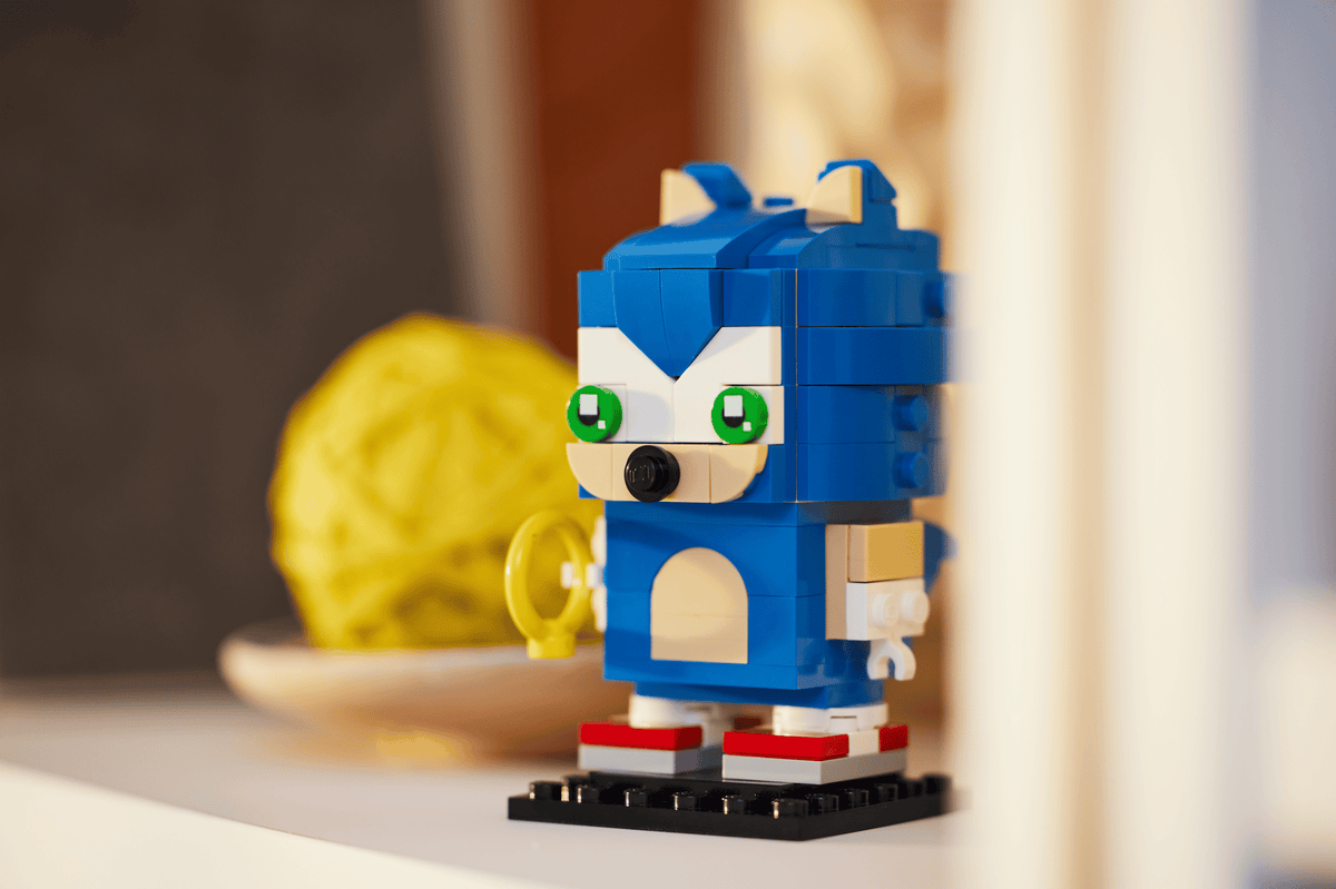 LEGO 40627 Sonic the Hedgehog — character on its baseplate