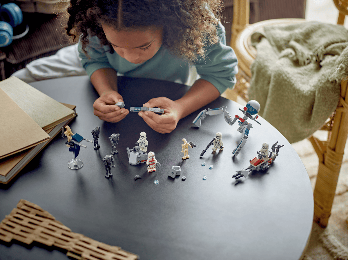 lifestyle - child building the battle pack