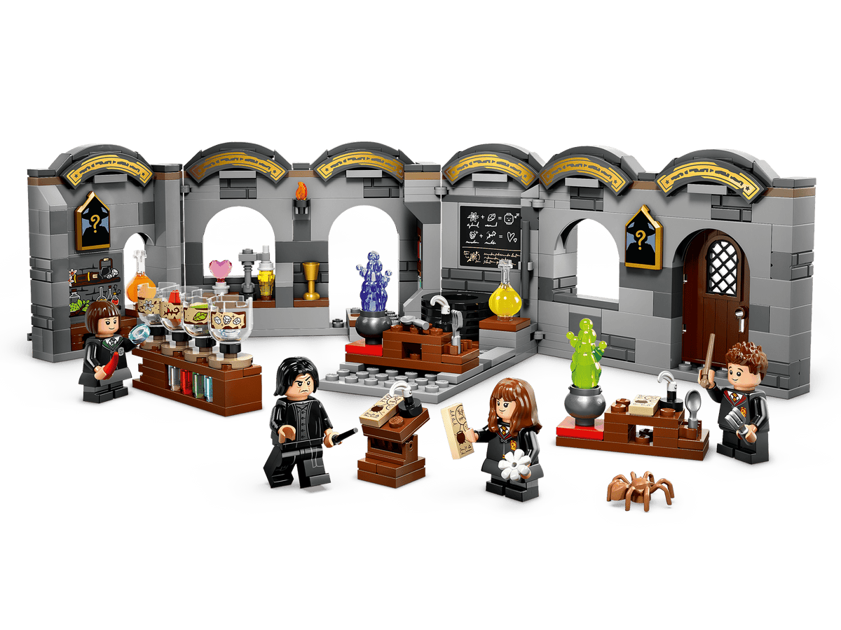 LEGO Hogwarts Castle: Potions Class 76431 — official LEGO product image 2