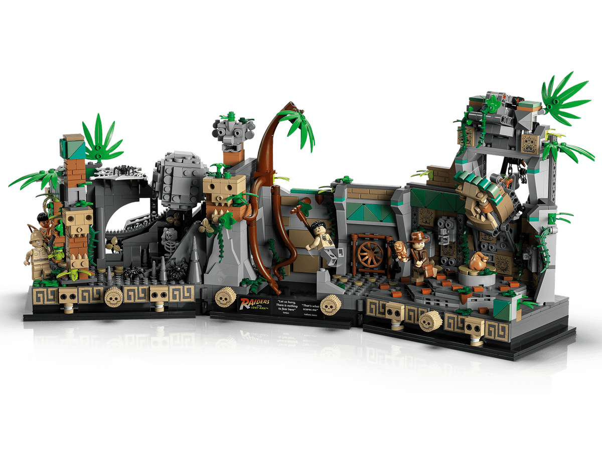 LEGO 77015 Temple of the Golden Idol — model from the front